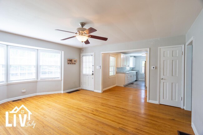 Foto del edificio - 5529 Primrose Ave