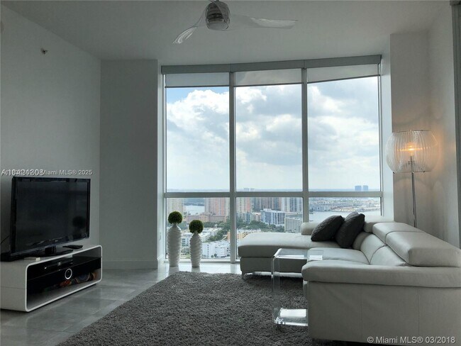 Foto del edificio - 18201 Collins Ave