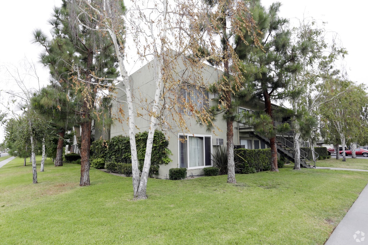 Primary Photo - 9081 Pacific Ave
