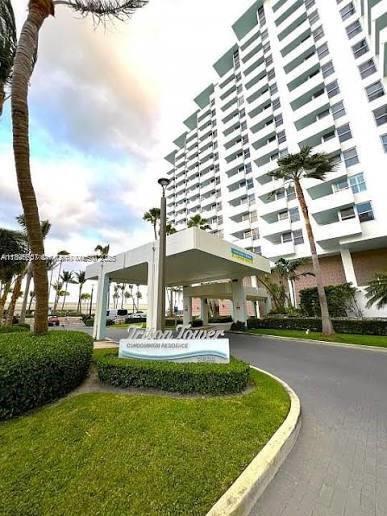 Building Photo - 2899 Collins Ave