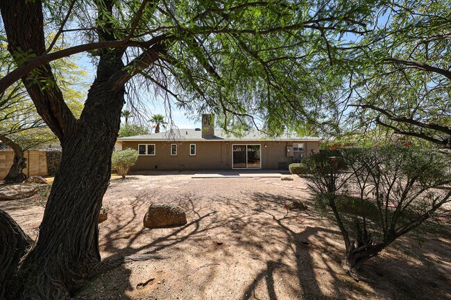 Foto del edificio - 7608 E 4th St