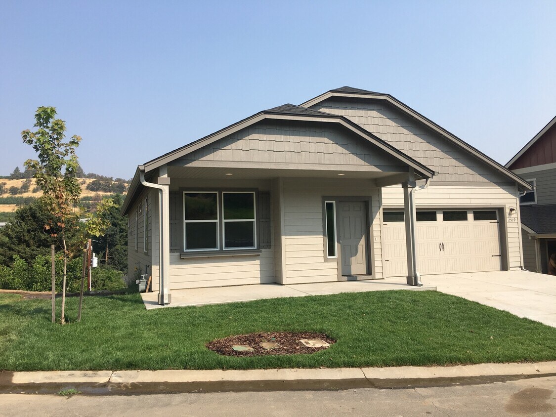 Foto principal - 3 Bedroom Home For Rent In The Dalles