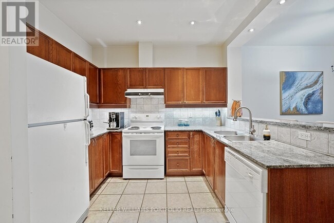 Building Photo - 1 Leaside Park Dr