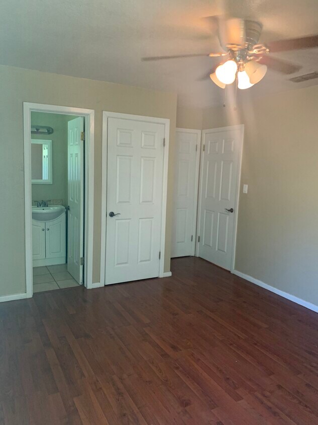 Primary Photo - 1204 N Woodlawn Dr