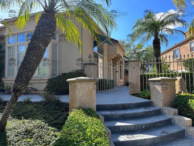Building Photo - Stunning skyline valley views - single sto...