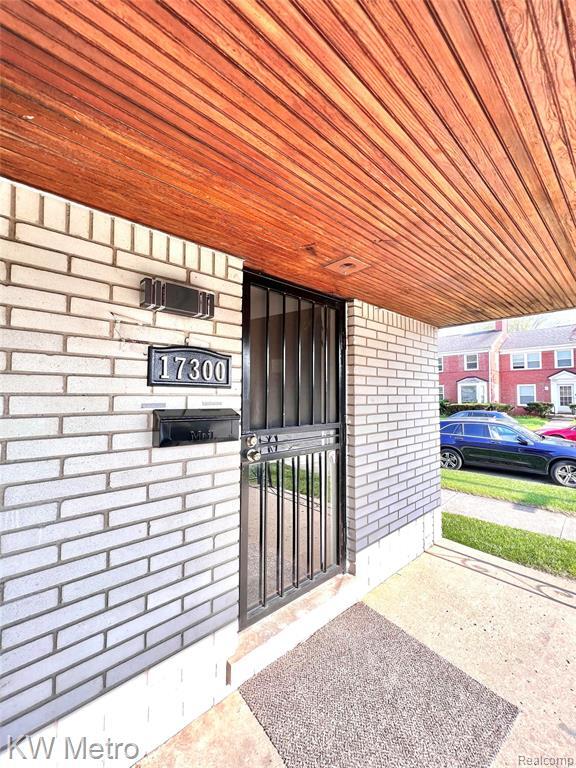 Building Photo - 17300 Birchcrest Dr