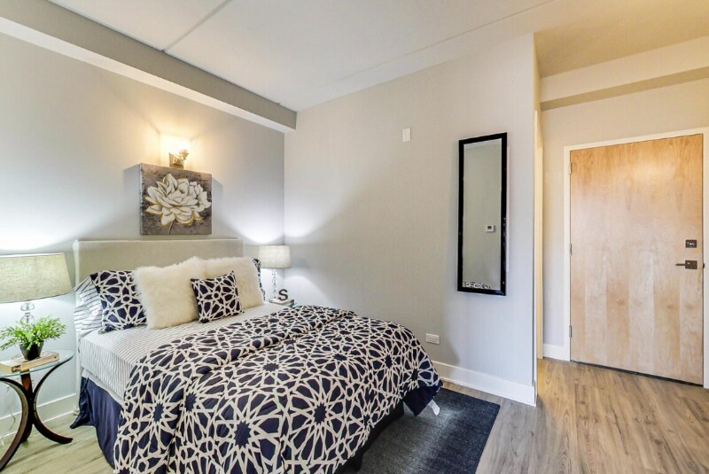 Foto del edificio - 611 W Division St