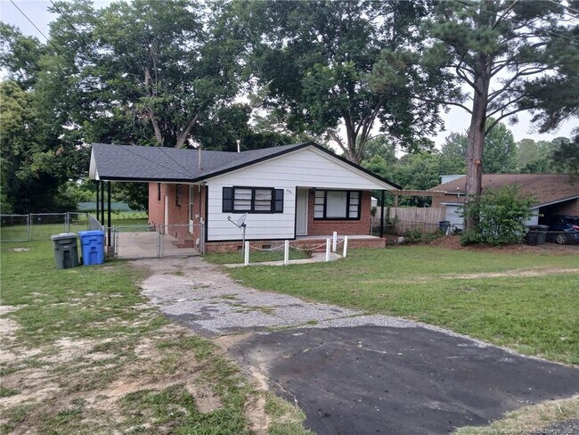 Foto del edificio - 3934 Village Dr