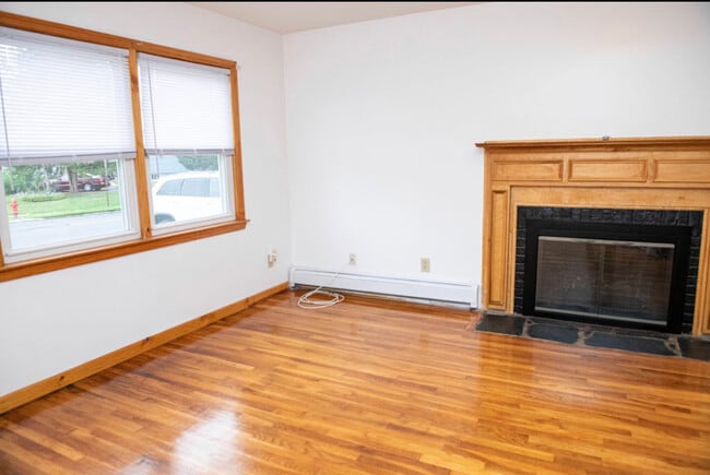 Building Photo - 557 Linden Ave