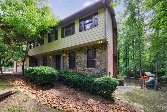 Building Photo - 10565 Shallowford Rd