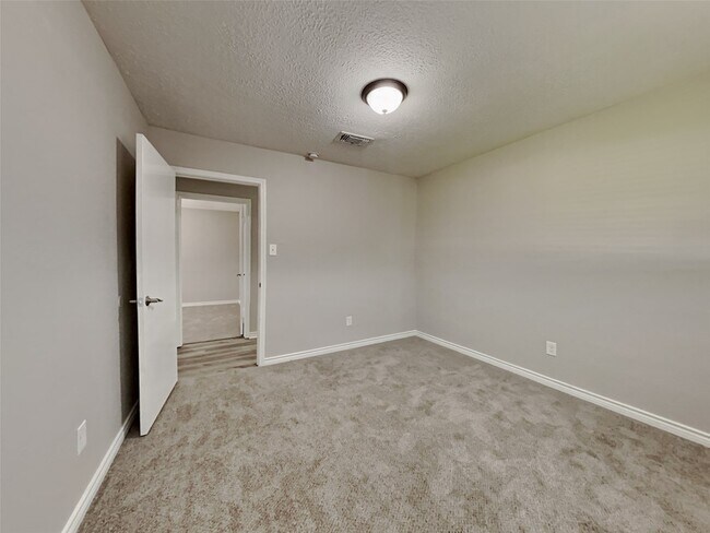 Foto del edificio - 24107 Lone Elm Dr