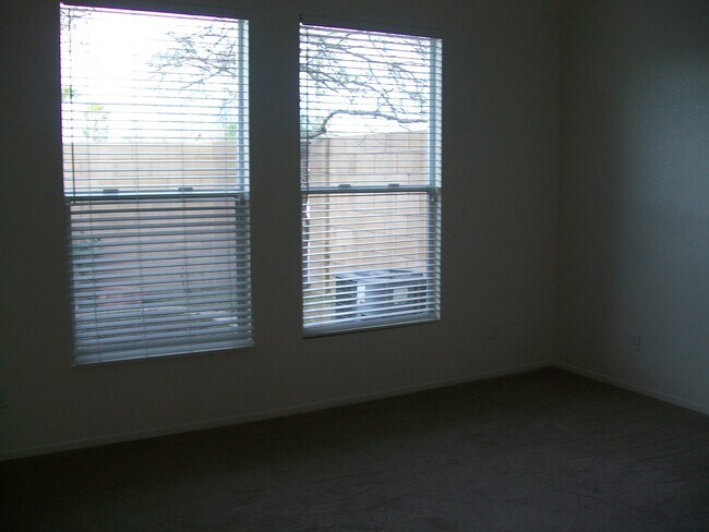 Building Photo - 112 Woolman Rink Ave