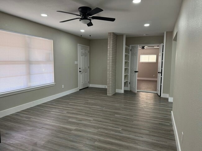 Building Photo - 7907 Stagecoach Ln