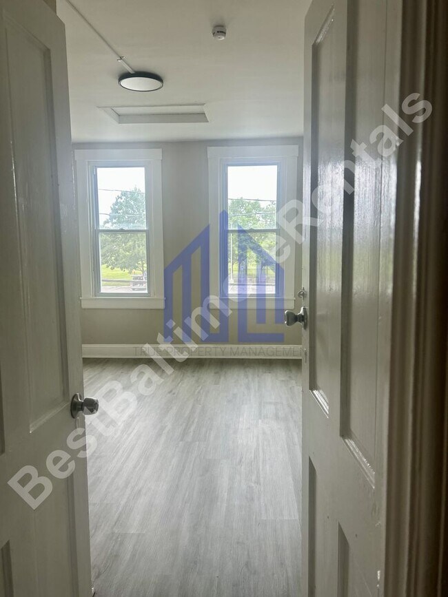 Foto del edificio - Spacious 3 Bedroom in West Baltimore
