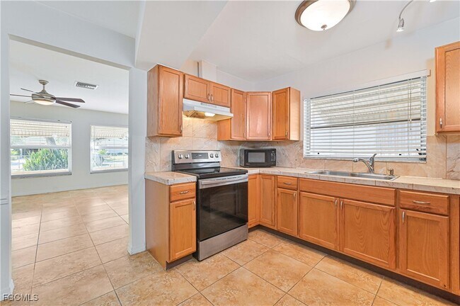 Foto del edificio - 759 96th Ave N