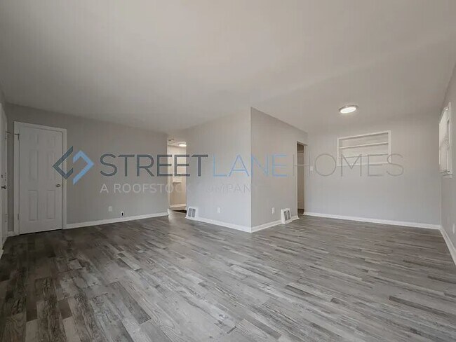 Building Photo - 1052 Renshaw Dr