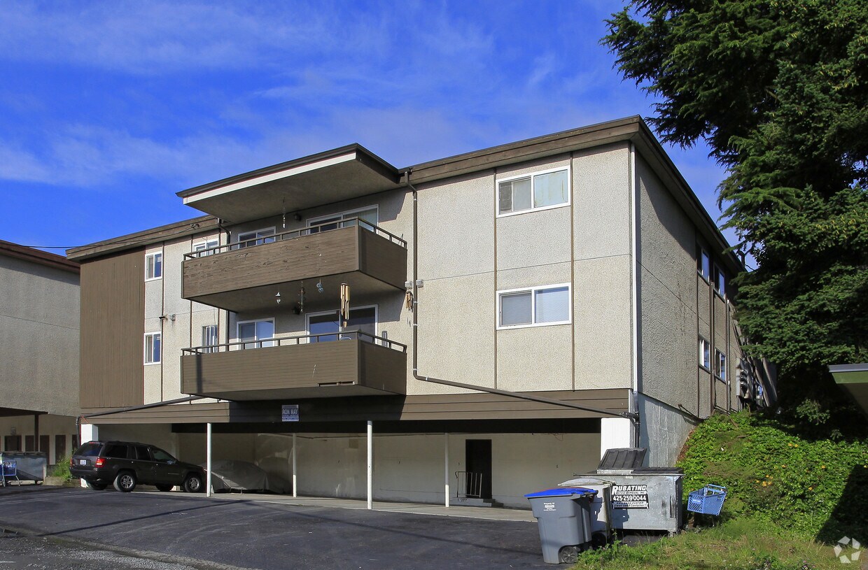 Building Photo - 4801 Vesper Dr