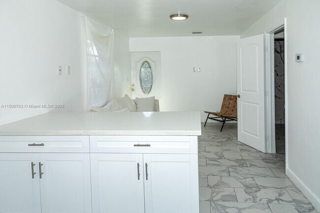 Foto del edificio - 425 NW 122nd St