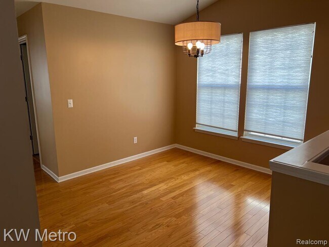 Building Photo - 27975 Hopkins Dr