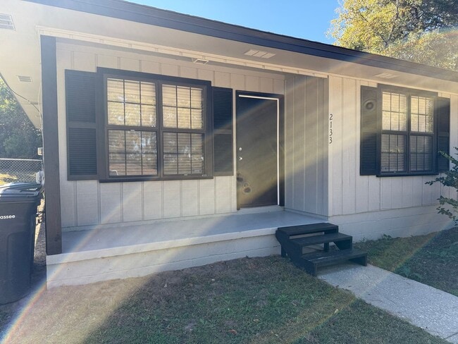 Fenced yard with NO CARPET in Melody Hills! - Fenced yard with NO CARPET in Melody Hills! Apartment