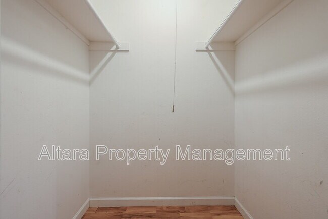 Foto del edificio - 2880 S Locust St