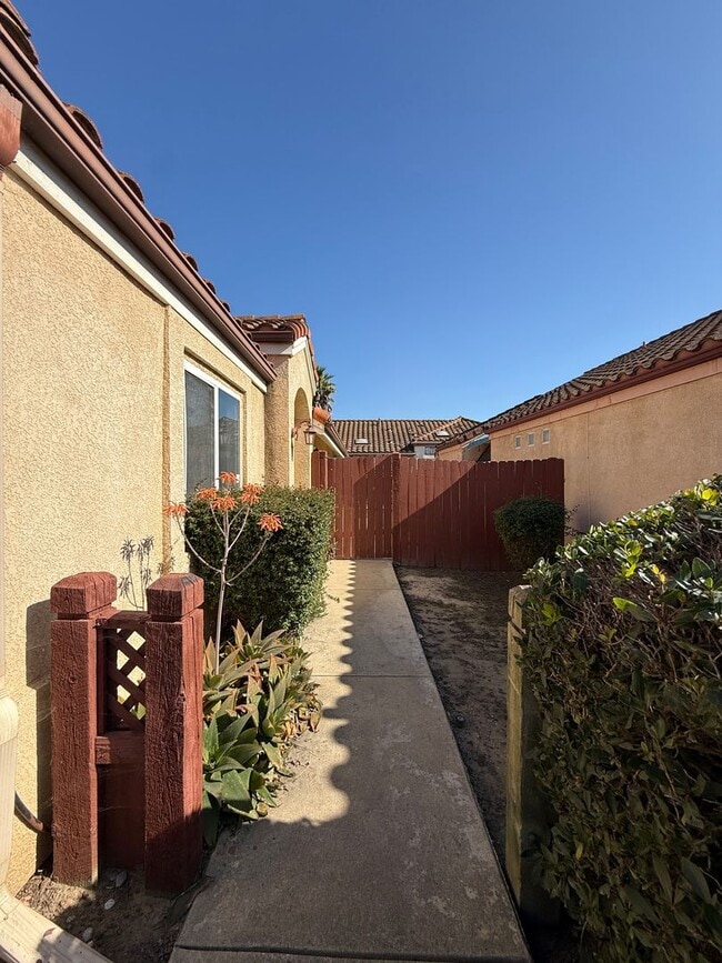 Building Photo - Single Story Home Located in The Gated Community of Hidden Pines