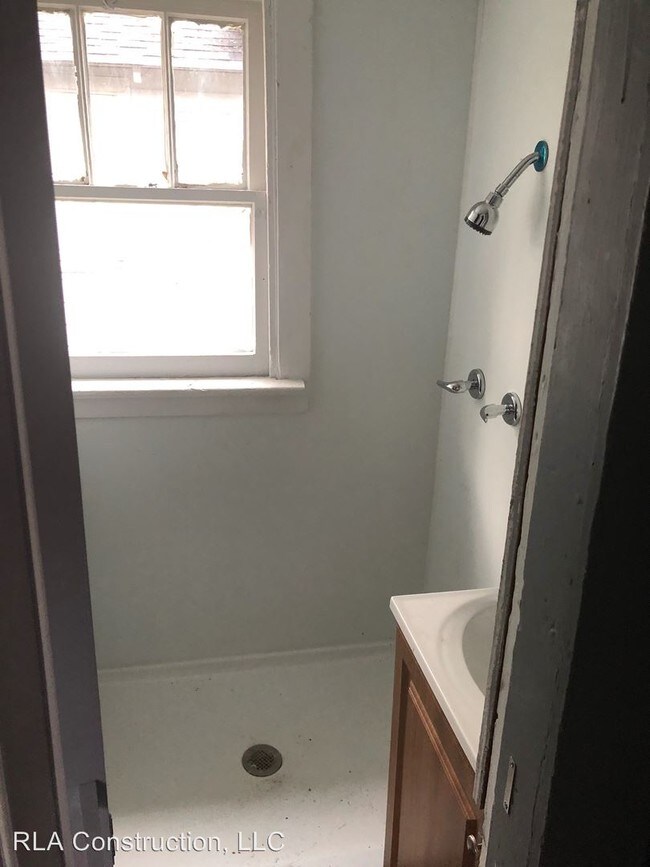 Building Photo - 1 br, 1 bath House - 606 W. 23rd St.