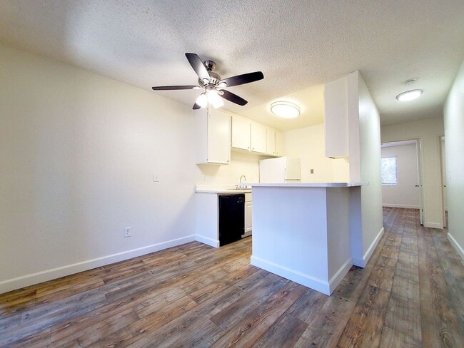 Interior Photo - Indian Springs-RR