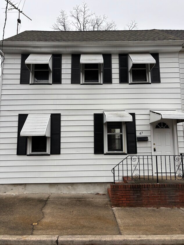 Foto principal - 47 Buttonwood St
