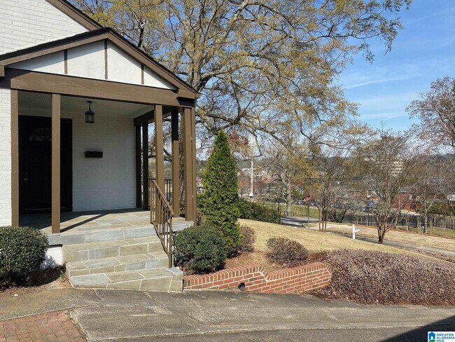 Building Photo - 521 Poinciana Dr