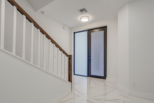 Building Photo - 388 Bella Sol Way