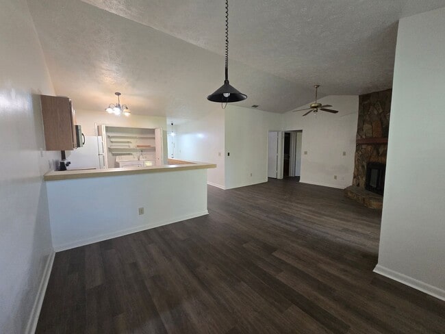 Building Photo - 1018 Wood Creek Dr