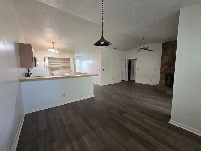 Foto del edificio - 1018 Wood Creek Dr