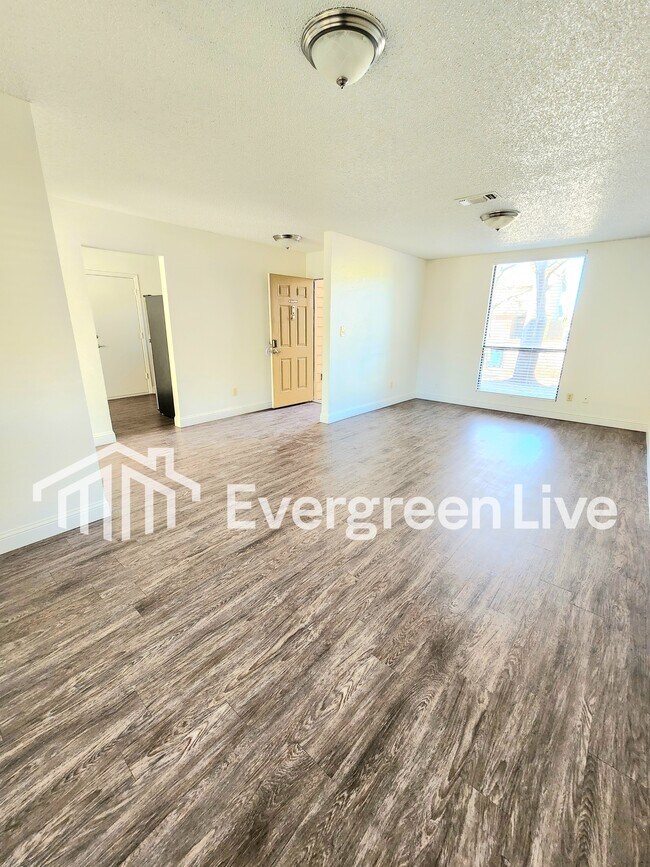 Building Photo - 2143 Santa Clara Ct