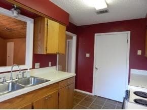 Building Photo - 1512 Hillview Dr