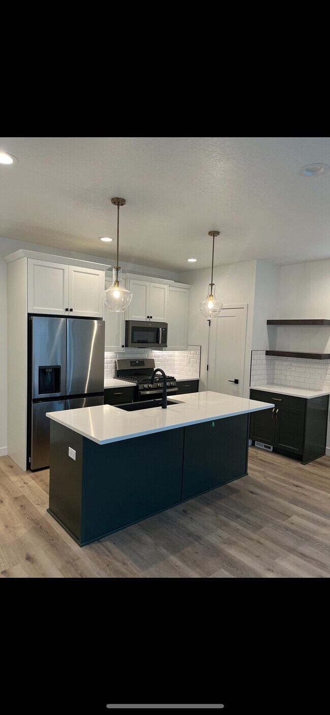 Building Photo - 520 S Orchard Dr