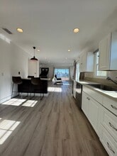 Building Photo - 1339 S Mansfield Ave