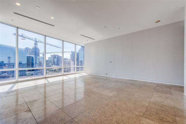 Foto del edificio - 2430 Victory Park Ln