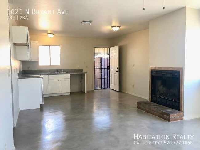 Building Photo - 1621 N Bryant Ave