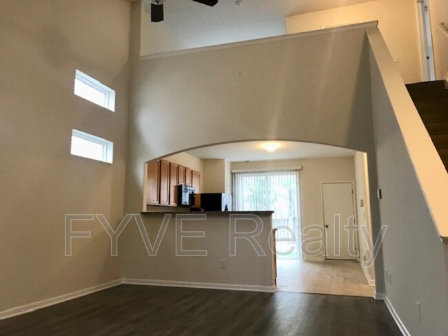 Building Photo - 2844 Hillstone St