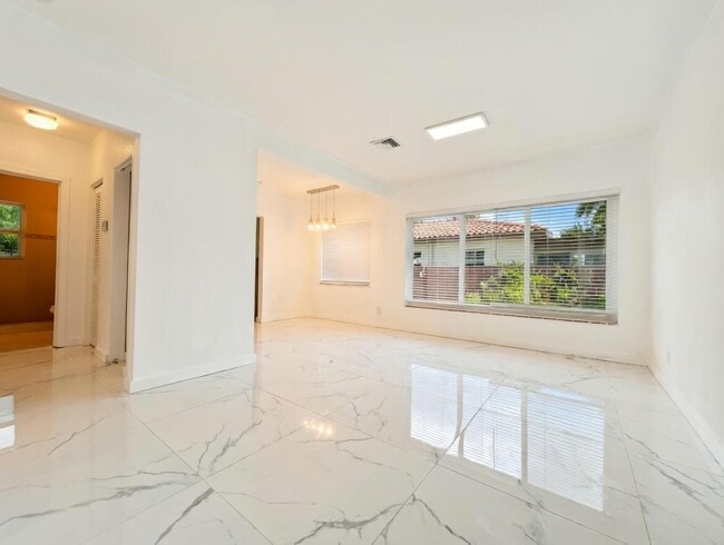 Foto del edificio - 12055 NE 9th Ave