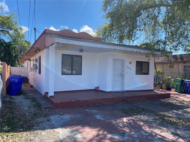 Building Photo - 2460 NW 15th St