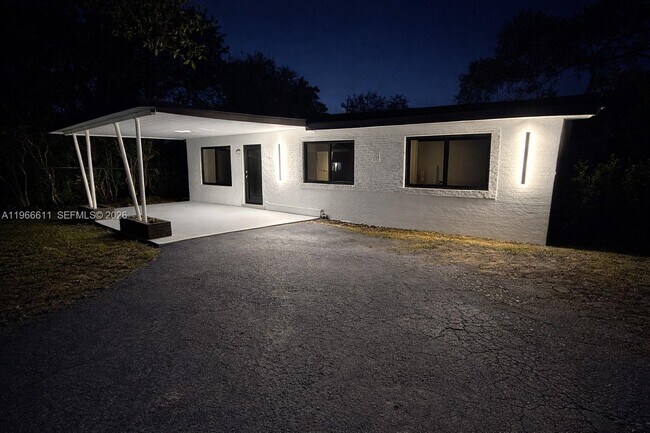 Foto del edificio - 6849 SW 12th St