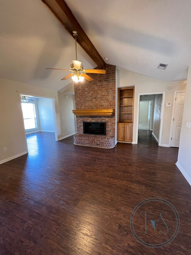 Building Photo - 2020 Weybridge Ct
