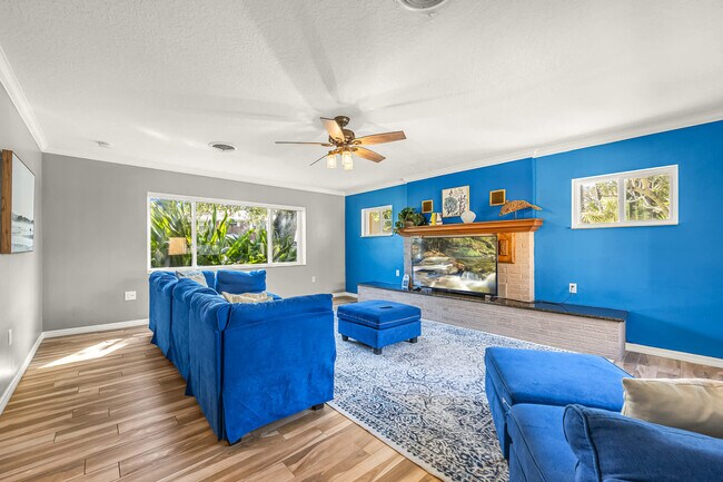 Foto del edificio - 475 Indian Creek Dr