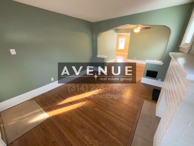 Foto del edificio - 4938 Walsh St