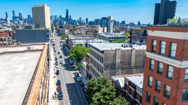 Foto del edificio - 1278 N Milwaukee Ave