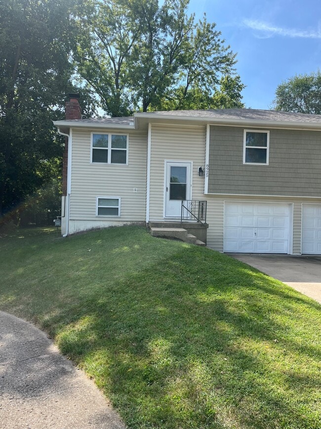 Building Photo - 8925 Caenen Lake Rd