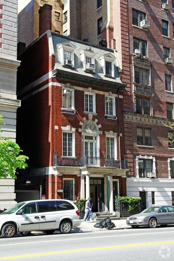 Primary Photo - 8 W 86th St