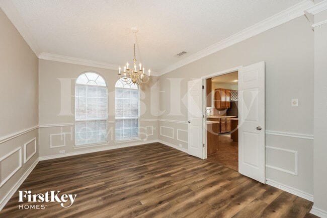 Building Photo - 8336 Mountainview Dr